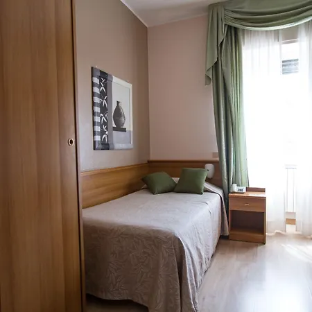 Adriano ホテル トリノ