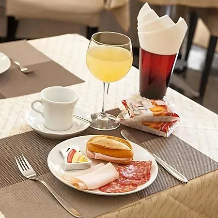 Adriano Hotel 3*