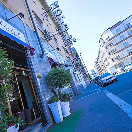 Hotel Adriano 3*