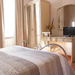 Hotel Adriano 3*